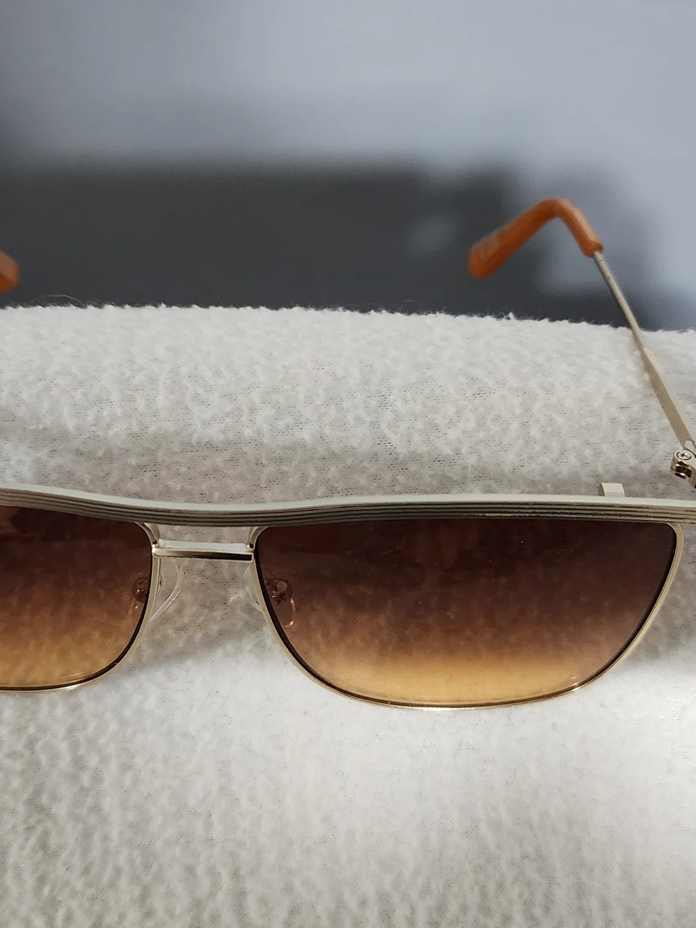 Classic Men's Brown Gradient Lens Sunglasses